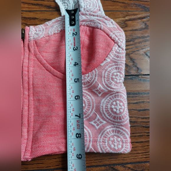 XS Crop Top - Picture 7 of 7